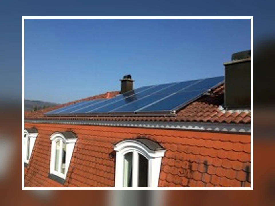 Solarkollektoren auf einem bestehenden Ziegeldach