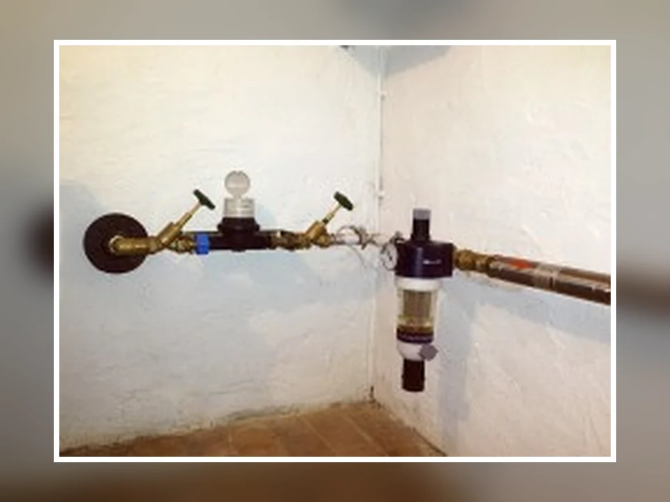 Wasserinstallation mit Filter- und Sicherheitsarmaturen